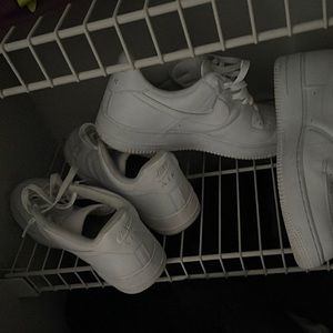 Air Force ones (. White )